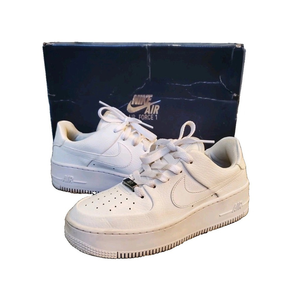 Nike Air Force 1 AF1 Sage Low Womens Triple White Platform Size 6.5 AR5339-100
